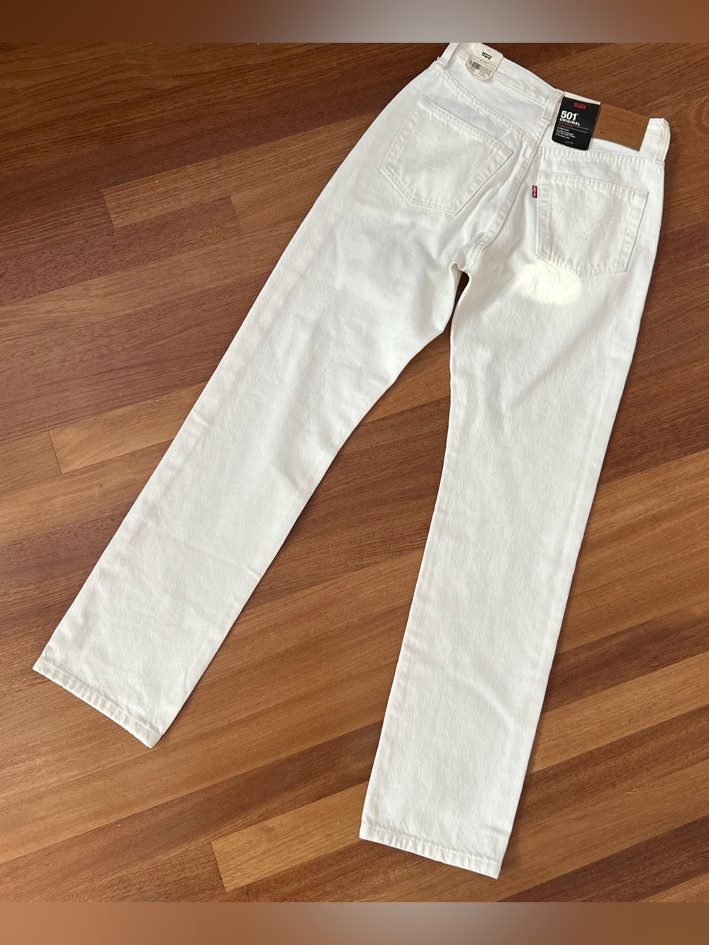 New with tags Levi's Straight Jeans in Light Cream Denim
